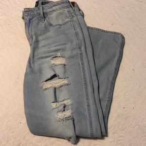 Hollister Vintage Ultra High Rise Mom Jean